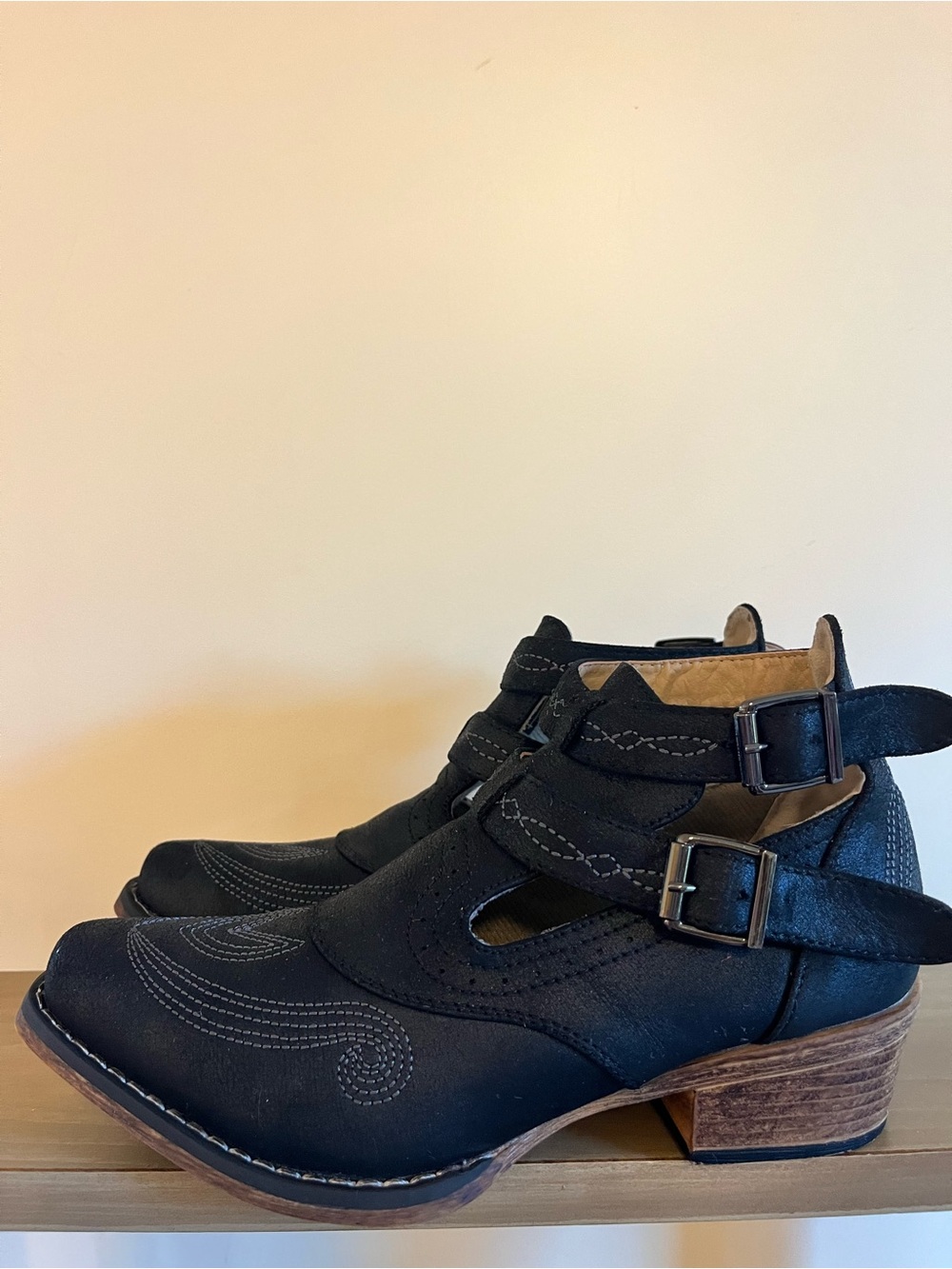 Roper Willa Snip toe Black Cutout Buckle Western Heeled Booties